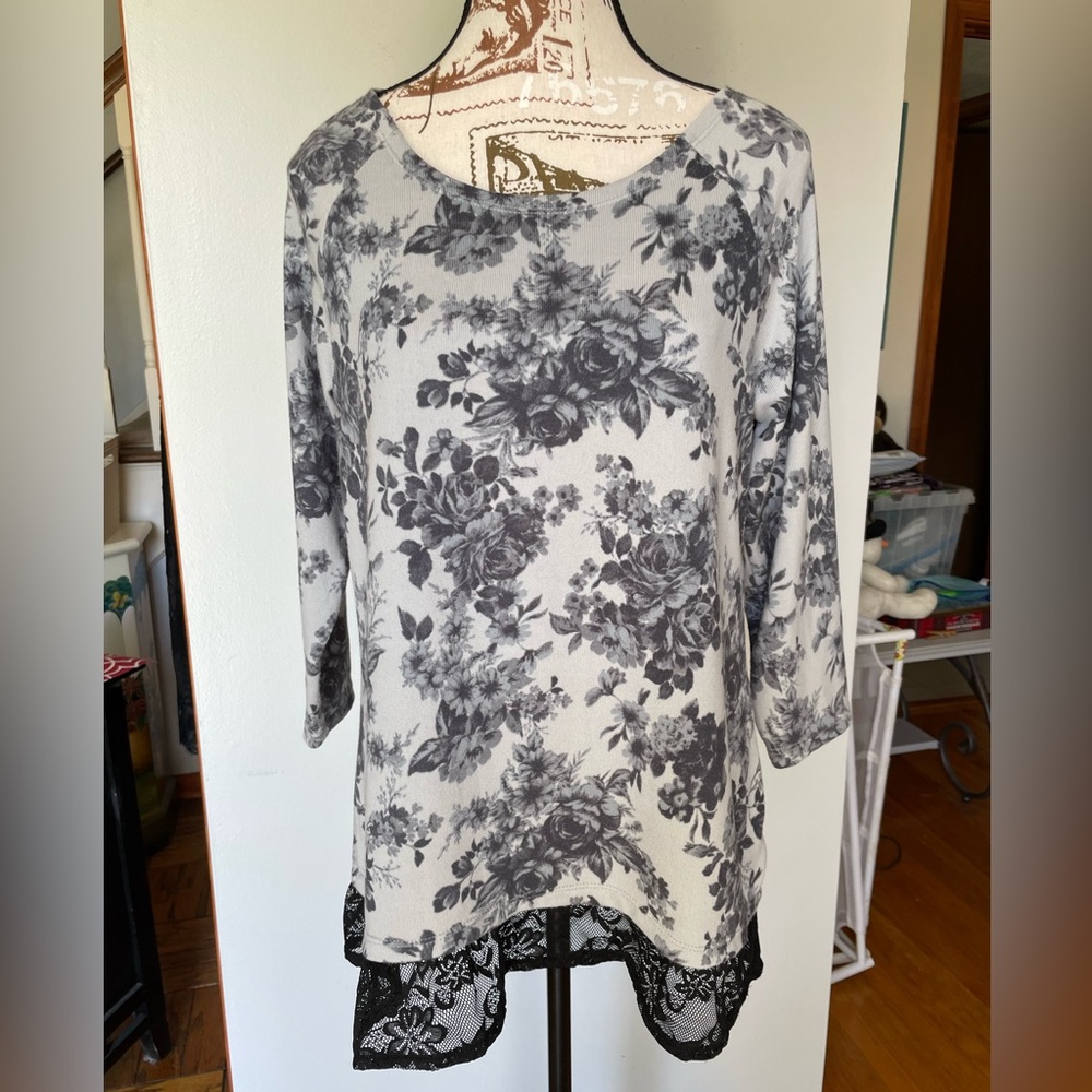French Laundry Lightweight Sweater, Size M
